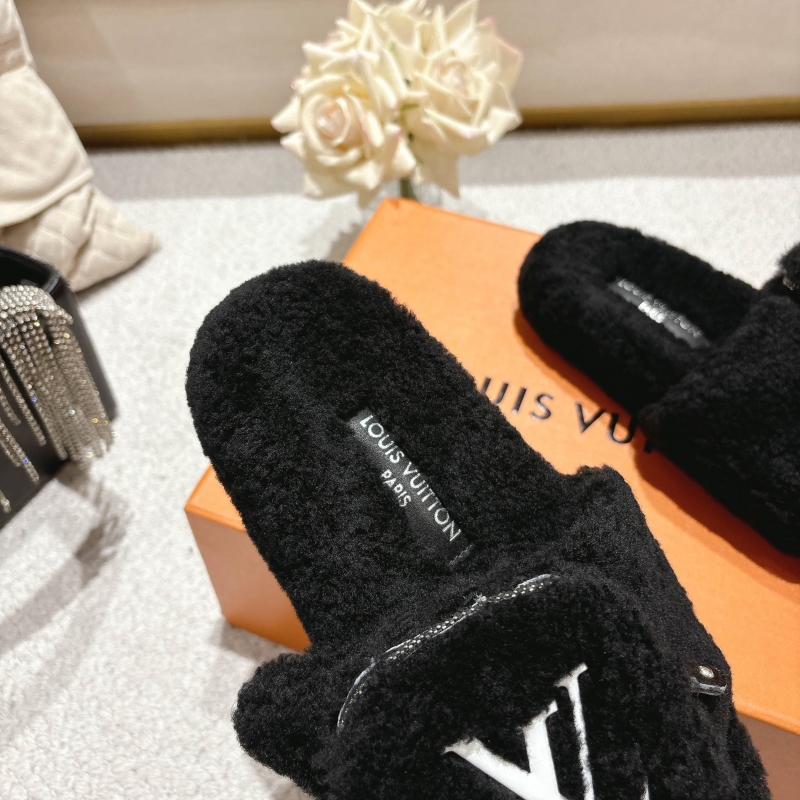 l0vis Vvtt0n slippers
